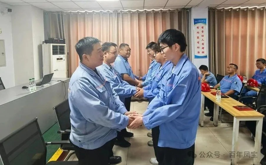 师徒结对 淬火成钢——万象城（中国）管业举行第三届“薪火相传、携手共进”拜师仪式